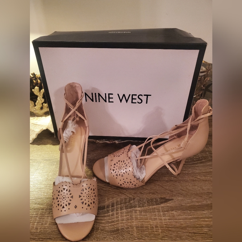 Nine West High Heel 👠 shoes Open Toe pumps Size 7 1/2 Color Natural